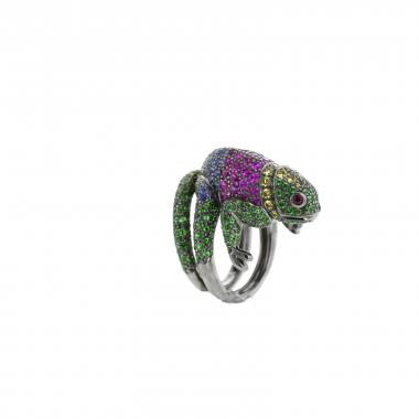 Bague Boucheron Masy, le Caméléon en or noirci, saphirs, rubis et tsavorites