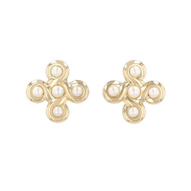 Paire de boucles d'oreilles années 1990 Chanel  en or jaune et perles de culture