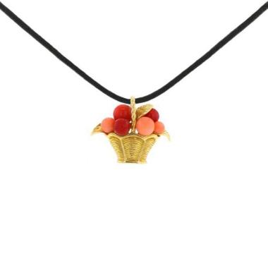 Pendentif années 60 Van Cleef & Arpels  en or jaune, corail et corail rose